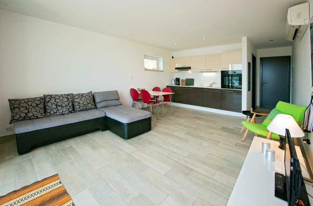 Midavkl Apartment Пировац Екстериор снимка